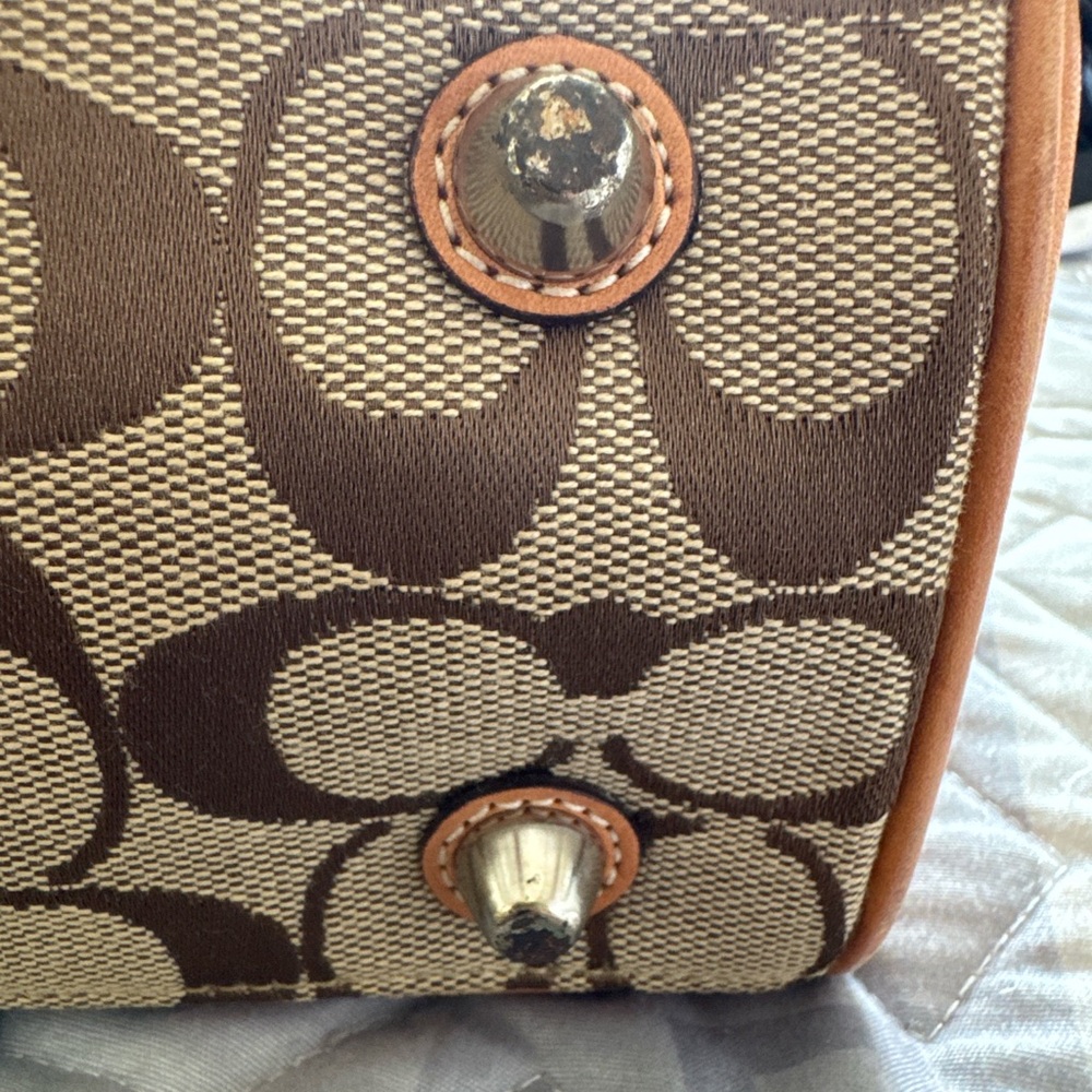 SOLD!!!!!!!!!π΄Coach Brown and Tan Signature Shoulder Bag - Picture 6 of 7